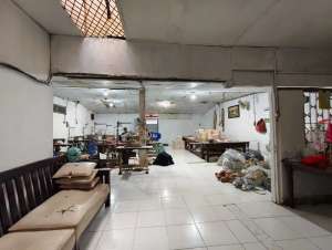 Rumah Tua di Kebon Kosong Kemayoran Jakarta Pusat Dekat Benyamin Sueb lokasi di Kemayoran, tersedia melalui melalui situs Olx