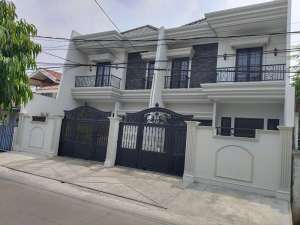 Rumah Wijaya Kusuma Duren Sawit, 2 Lantai, LT 175 m2, Lux Baru lokasi di Duren Sawit, tersedia melalui melalui situs Olx