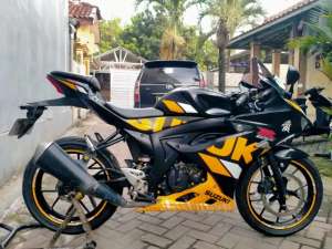 Jual bekas Suzuki GSX lengkap motor sehat mesin segel keterangan detail dibawah,lokasi di Curug