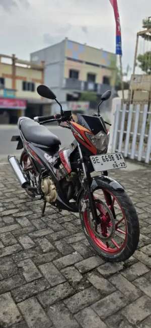 Suzuki satri fu 2014 lokasi di Sukarame, tersedia melalui melalui situs Olx