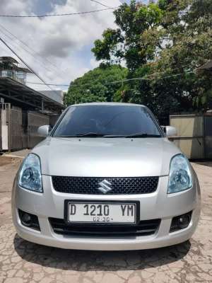Jual bekas SUZUKI SWIFT ST 2010 AT ABU ABU METALIK , SEPERTI BARU , MESIN TERAWAT,lokasi di 