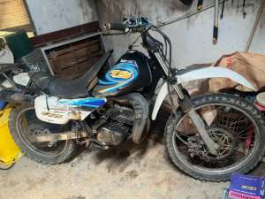 Suzuki TS TH 2004 lokasi di Kalijati, tersedia melalui melalui situs Olx