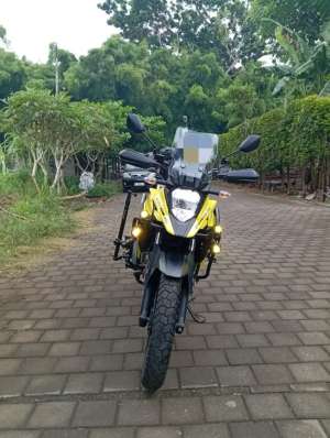 Suzuki Vstrom Kuning lokasi di Kuta Selatan, tersedia melalui melalui situs Olx