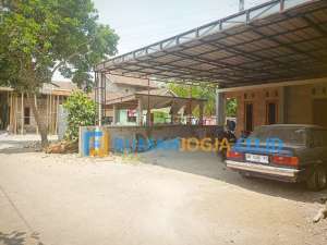 tanah dan bangunan rumah jalan palagan KM 8 dekat jalan damai lokasi di Ngaglik, tersedia melalui melalui situs Olx