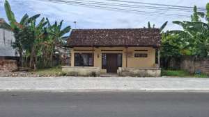 Tanah Dan Rumah Posisi HOOK Cocok Untuk Usaha Dekat Exit Tol Madiun lokasi di Madiun, tersedia melalui melalui situs Olx