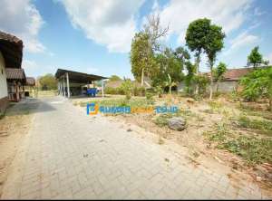 tanah kecil sangat nyaman dan strategis belakang hotel hyatt lokasi di Mlati, tersedia melalui melalui situs Olx