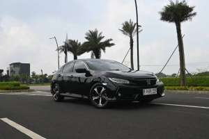 Jual bekas TDP6jtan Civic HB Turbo 2017 Black,lokasi di 