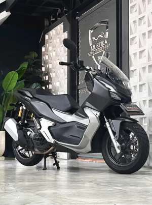 Jual bekas TerbatasHonda ADV 150 CBS th 2022 - Ayu mustika,lokasi di Purwosari