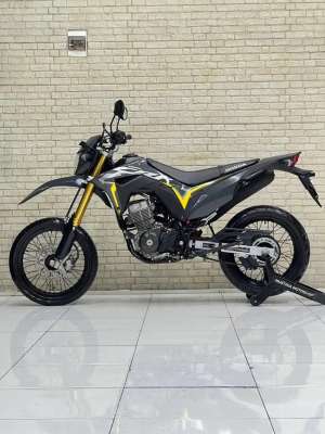 Jual bekas TERMURAH Honda CRF 150L 2021 Supermoto Mustika motoshop,lokasi di Dinoyo