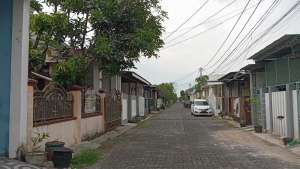 Termurah.. Rumah Platinum Residence Sedati Row 3 Mobil Dekat Juanda lokasi di Buduran, tersedia melalui melalui situs Olx