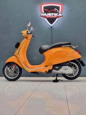 Jual bekas TERMURAH Vespa Sprint 150 ABS 2019 Orange Metallic mustika Motoshop,lokasi di Prajurit Kulon