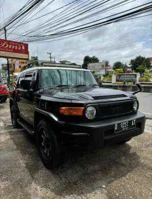 Jual bekas Toyota fj cruiser 4.0 4x4 2011,lokasi di 