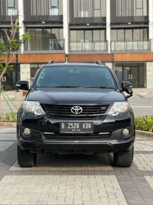 Jual bekas TOYOTA FORTUNER 2.7 G LUXURY AT 2015 HITAM,lokasi di 