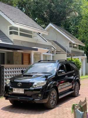 Jual bekas Toyota Fortuner G TRD 2015 Solar Matic Diesel Disel hitam pajero,lokasi di 