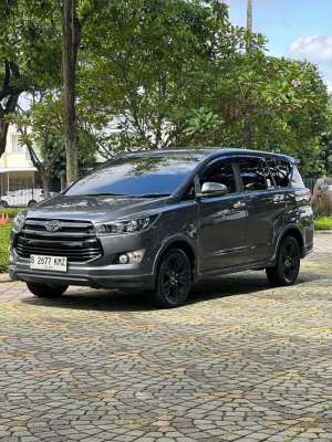 Jual bekas Toyota Innova Venturer 2.4 Diesel AT 2019 LOW KM,lokasi di 