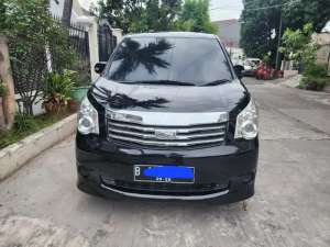 Jual bekas Toyota Nav1 2013 hitam At,lokasi di 