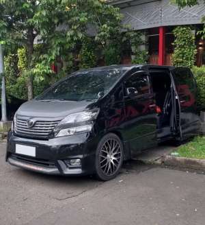 Jual bekas Toyota Vellfire Transformer 2011 zg z premium sound g atpm alphard,lokasi di 