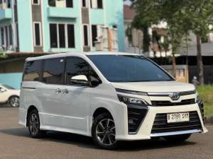 Jual bekas TOYOTA VOXY 2018. MOBIL ANTAR JEMPUT ANAK SEKOLAH,lokasi di 