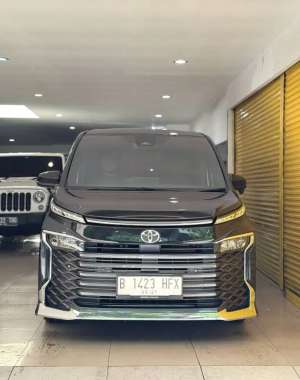 Jual bekas Toyota Voxy 2022 September Automatic Hitam Metalik Vieta Motor Termura,lokasi di 