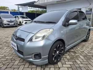 Jual bekas Toyota Yaris 1.5 E Bensin-MT 2013 Silver,lokasi di 