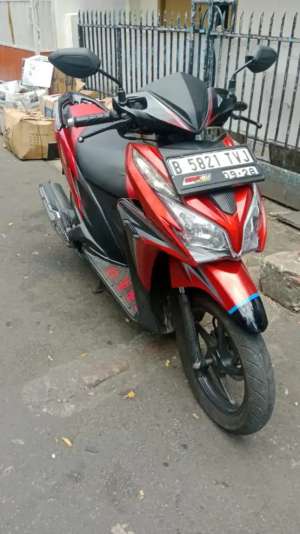 Jual bekas Vario old 125 CBS ISS th 2013 lengkap pajak panjang,lokasi di Jatinegara