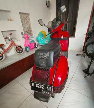 Jual bekas Vespa Excel 150 tahun 1987,lokasi di Bojongsari