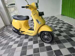 Jual bekas Vespa lx125 kuning istimewah,lokasi di Pakal