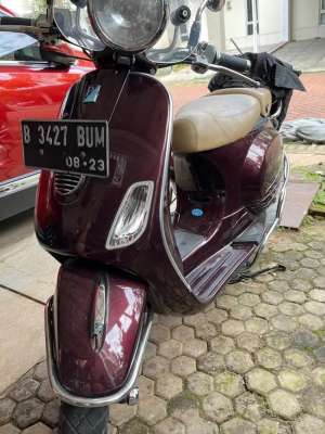 Jual bekas Vespa Piagio 150cc orisinil km low 1800 an,lokasi di Pagedangan