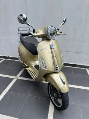 Jual bekas vespa primavera 75 anniversarry 2021,lokasi di Jatinegara