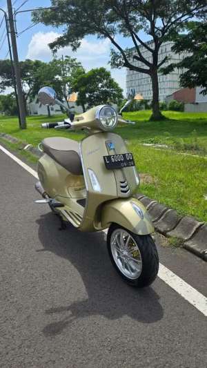 Jual bekas Vespa Primavera 75th Anniversary 150cc iGet ABS Barang Simpanan,lokasi di Waru