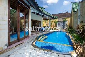 Vila Dua Kamar Tidur Menakjubkan Di Kompleks Tepi Pantai Sanur lokasi di Denpasar Selatan, tersedia melalui melalui situs Olx