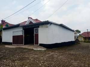 Villa Minimalis Asri Modern Bagus Siap Huni Bebas Banjir lokasi di Cipanas, tersedia melalui melalui situs Olx