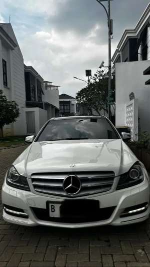 Jual bekas W204 c300 istimewa,lokasi di 