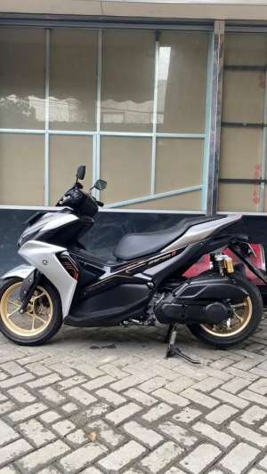 Jual bekas Yamaha Aerox ABS Connected Keyless Silver 2024,lokasi di Palmerah