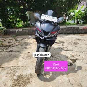 Jual bekas yamaha r15 v3 tahun 2017 motor second rasa baru,lokasi di Tangerang Selatan