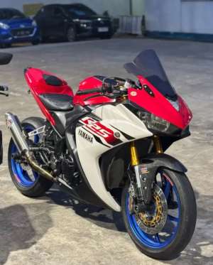 Jual bekas Yamaha R25 2014 full modif nego dilokasi sampe jadi,lokasi di Kebon Jeruk