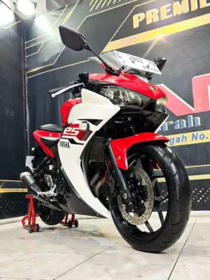 Jual bekas Yamaha R25 2014 odo 11rb unit Ciamik. Anugerah Motor rungkut tengah 81,lokasi di Sedati