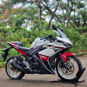 Jual bekas YAMAHA R25 PUTIH 2016 KM RENDAH SIAP GAS PAJAK HIDUP,lokasi di Cibubur