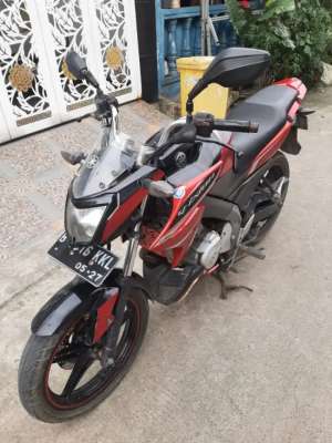 Jual bekas Yamaha Vixion KS 2013 ss lengkap mesin bagus pajak hidup,km 32 Ribuan,lokasi di Cilacap Selatan