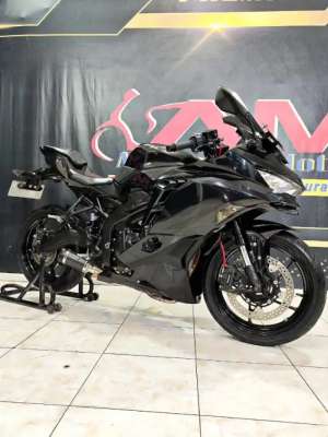 Jual bekas ZX25R 4cilinder 2021 km 3rb langka bos. Anugerah Motor rungkut tengah,lokasi di Tandes