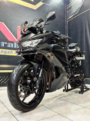 Jual bekas ZX25R 4cilinder 2021 km 3rb like New. Anugerah Motor rungkut tengah 81,lokasi di Sambikerep