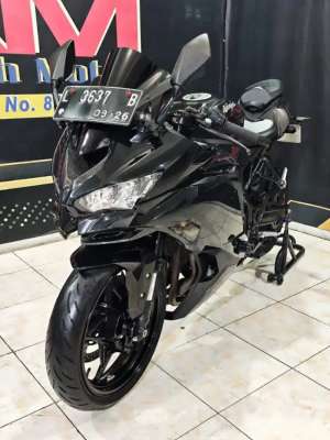 Jual bekas ZX25R 4cilinder 2021 km 3rb siap pakai. Anugerah Motor rungkut tengah,lokasi di Sukomanunggal