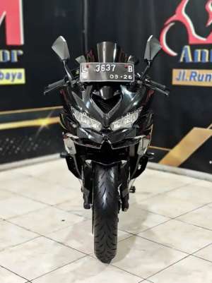 Jual bekas ZX25R 4cilinder 2021 odo 3rb siap gas.Anugerah Motor rungkut tengah 81,lokasi di Simokerto