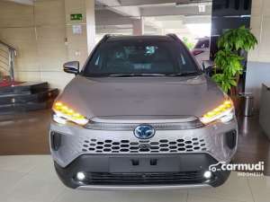 Jual bekas 2025 Toyota Corolla Cross 1,8 Hybrid Premium Color Warna Metal Strram Harga Termurah CashKredit,lokasi di DKI Jakarta
