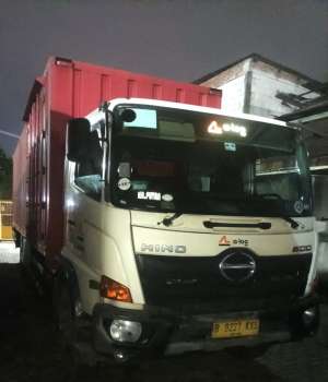 Jual bekas ada3, Hino engkel 4x2 FG 235 JS box besi 2016 bok FG235JS lohan ranger,lokasi di Jakarta DKI