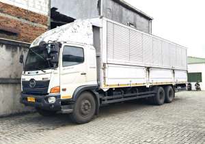 Jual bekas ada3 murah Hino tronton 6x2 FL235JW Wingbox 2018 wing box ranger lohan,lokasi di Jakarta DKI