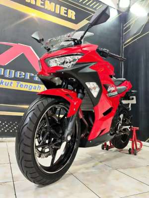 Jual bekas All-New NINJA 250cc stdr odo 2rb jos. Anugerah Motor rungkut tengah 81,lokasi di Bulak