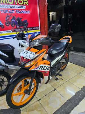 Jual bekas Blade fi thn 2015 pajak hidup motor siap pakai,lokasi di Pasar Rebo