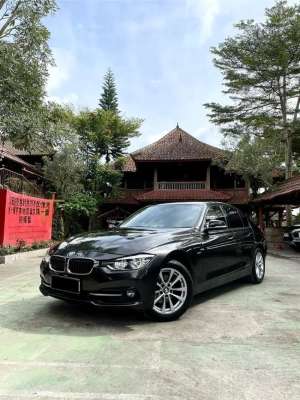 Jual bekas BMW 320i F30 Sport LCI Facelift 2.0L TwinTurbo Tahun NIK 2016,lokasi di 