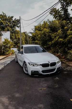 Jual bekas Bmw F30 Lci MODIFIKASI B48 Engine,lokasi di 